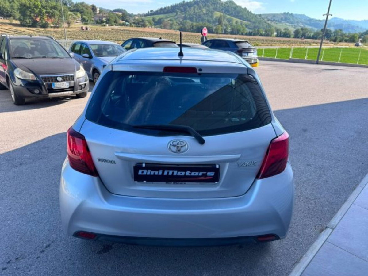 Toyota Yaris 1.0 5 porte Active (6)