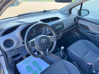 Toyota Yaris 1.0 5 porte Active (9)