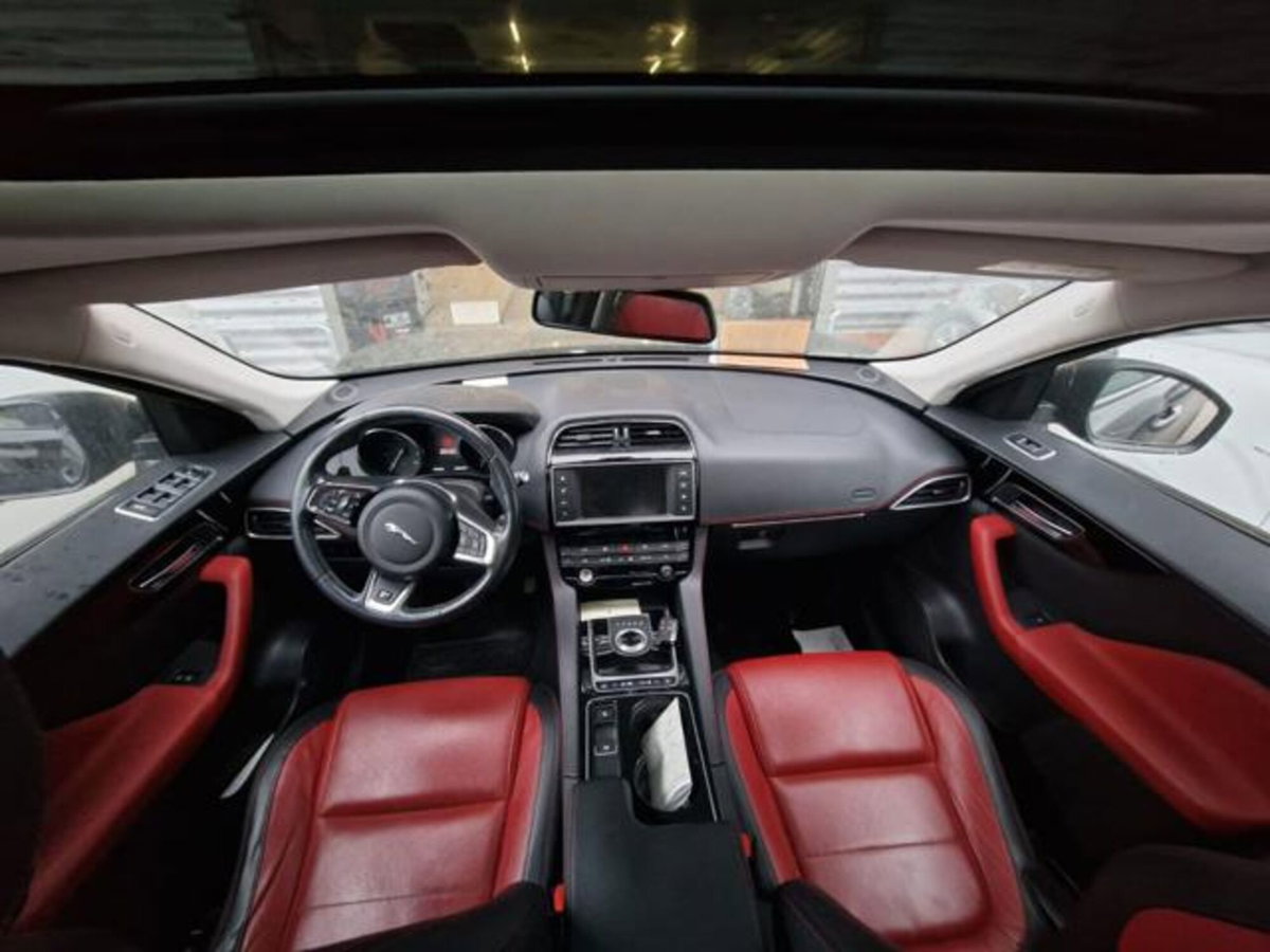 Jaguar F-Pace 2.0 D 180 CV AWD R-Sport (10)