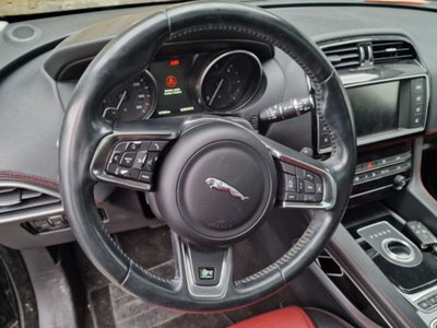 Jaguar F-Pace 2.0 D 180 CV AWD R-Sport (12)