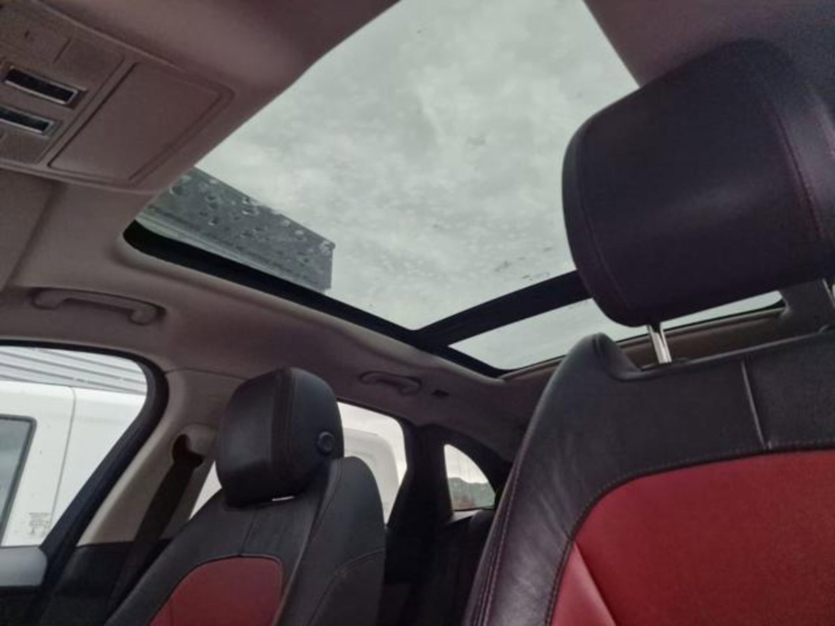 Jaguar F-Pace 2.0 D 180 CV AWD R-Sport (16)