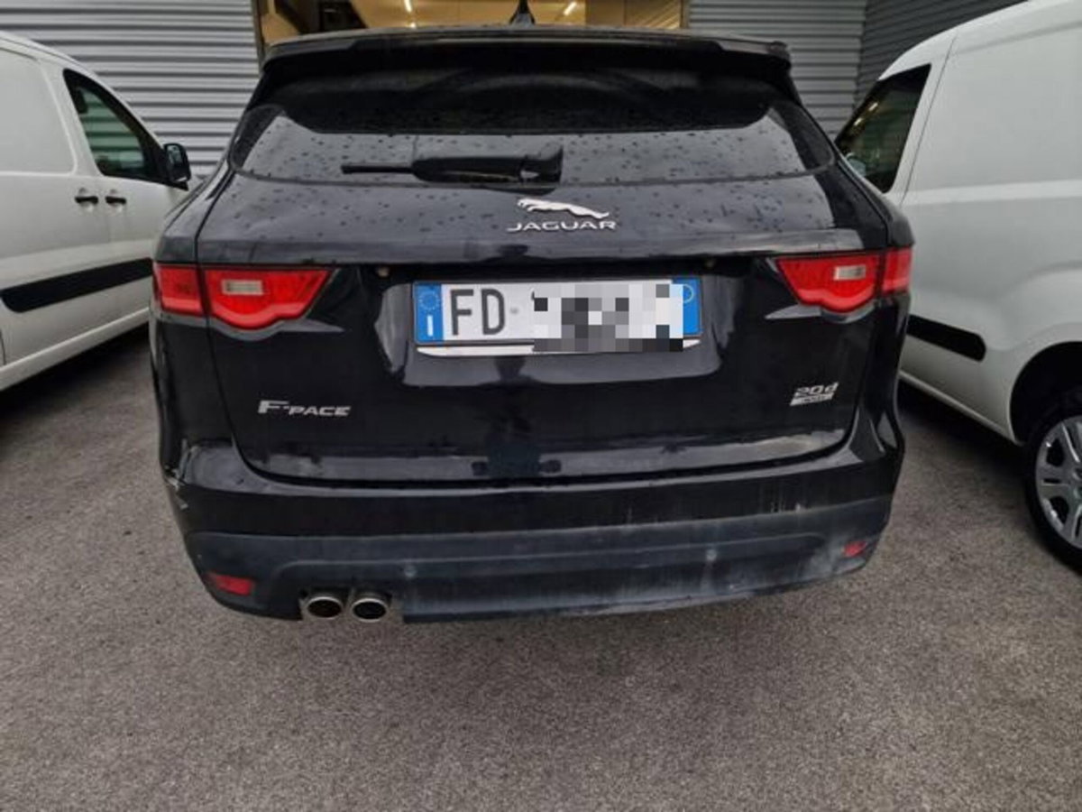 Jaguar F-Pace 2.0 D 180 CV AWD R-Sport (7)