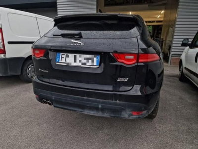 Jaguar F-Pace 2.0 D 180 CV AWD R-Sport (8)