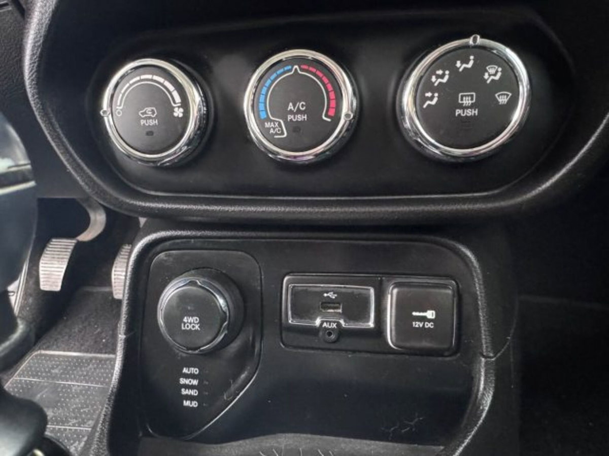 Jeep Renegade 2.0 Mjt 140CV 4WD Active Drive 75th Anniversary (11)