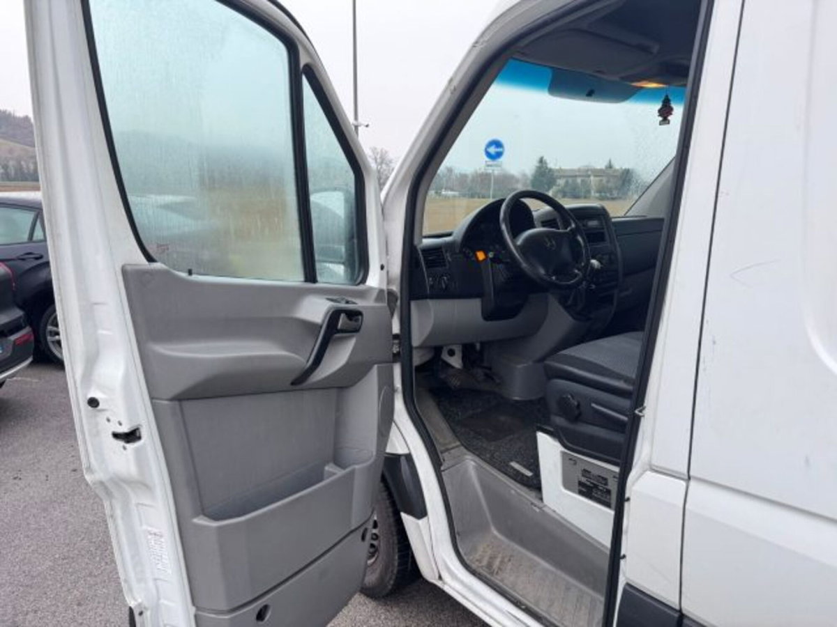 Mercedes-Benz Sprinter T32/32 313 CDI Cabinato (13)