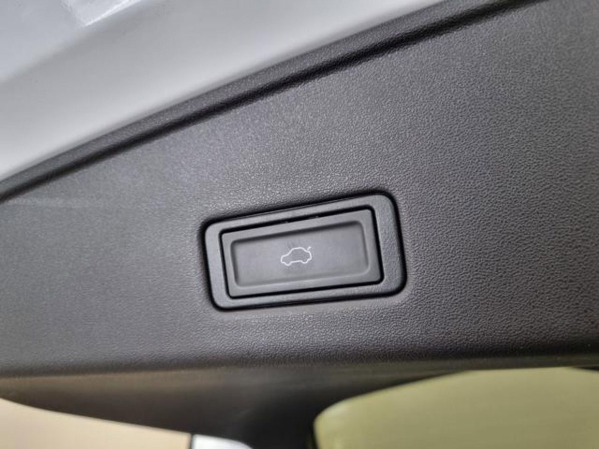 Omoda Omoda 5 EV 60,9 kWh Pure (19)