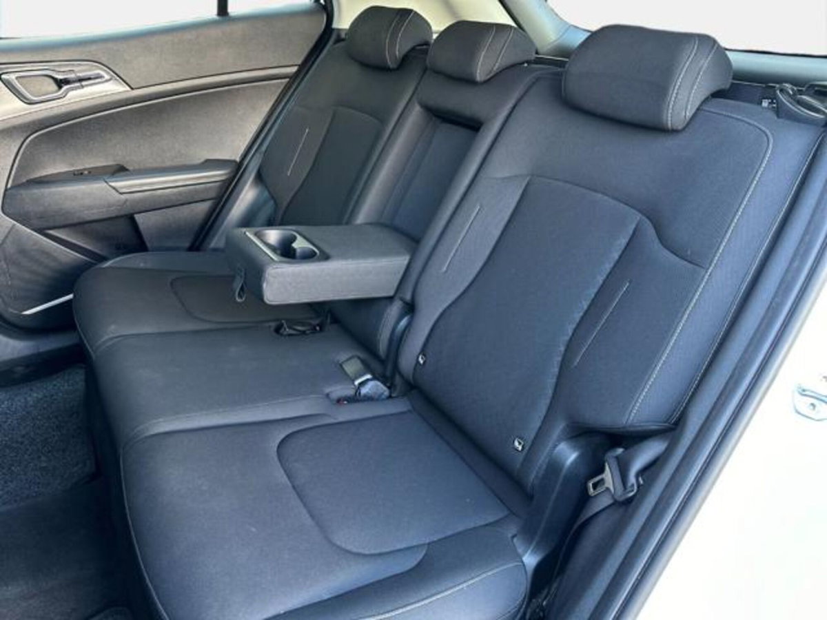 Kia Sportage 1.6 CRDi MHEV Business (13)