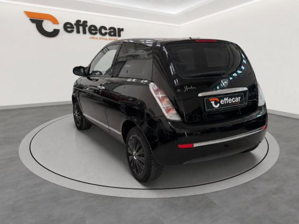 Lancia Ypsilon 1.2 69 CV Platino (4)