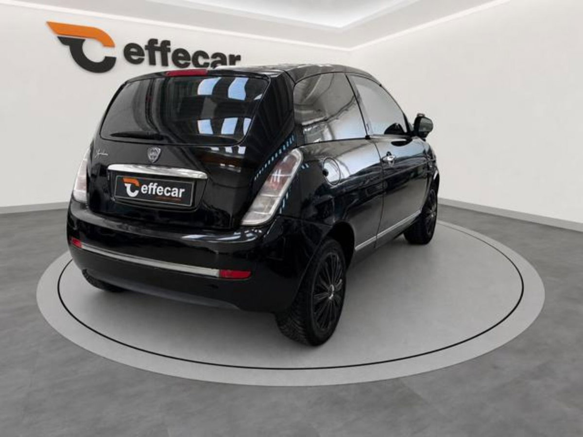 Lancia Ypsilon 1.2 69 CV Platino (6)