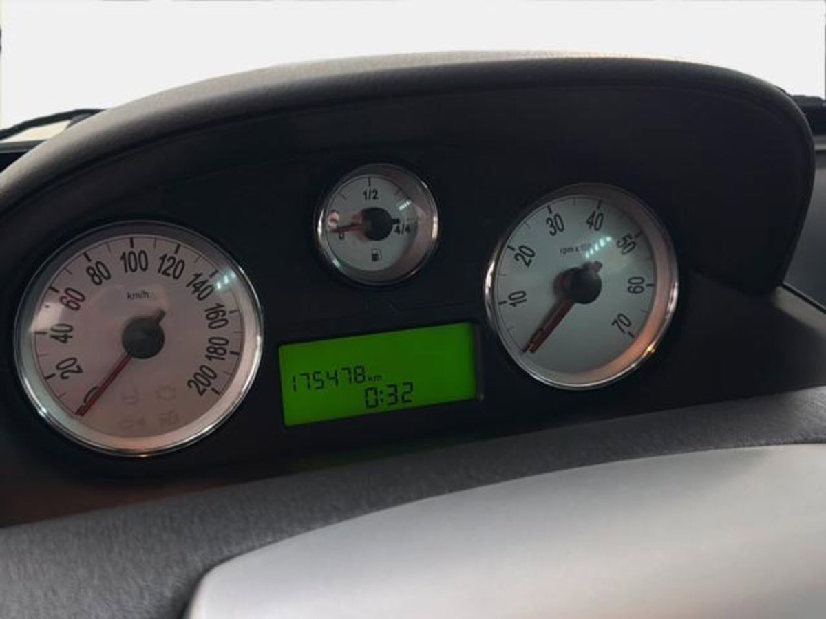 Lancia Ypsilon 1.2 69 CV Platino (9)