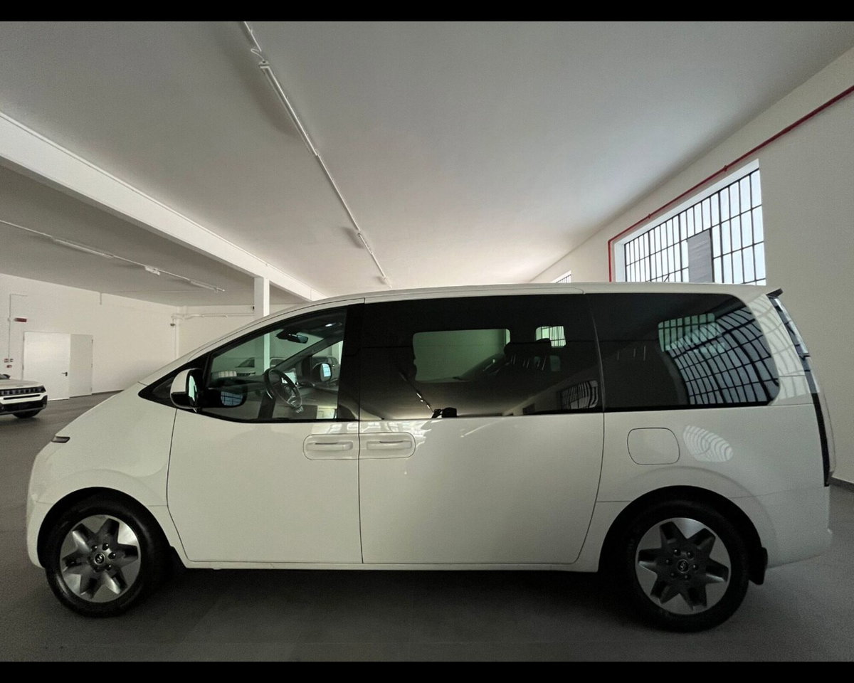 Hyundai Staria 2.2 2wd auto (4)