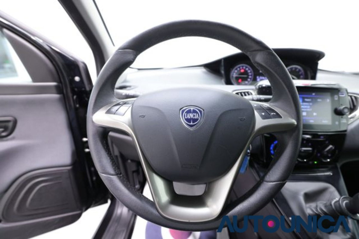 Lancia Ypsilon 1.0 FireFly 5 porte S&S Hybrid Gold Plus (7)