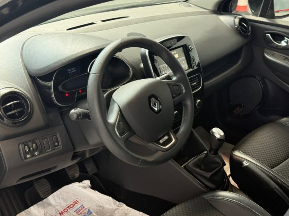 Renault Clio TCe 12V 90 CV 5 porte Moschino Zen (10)