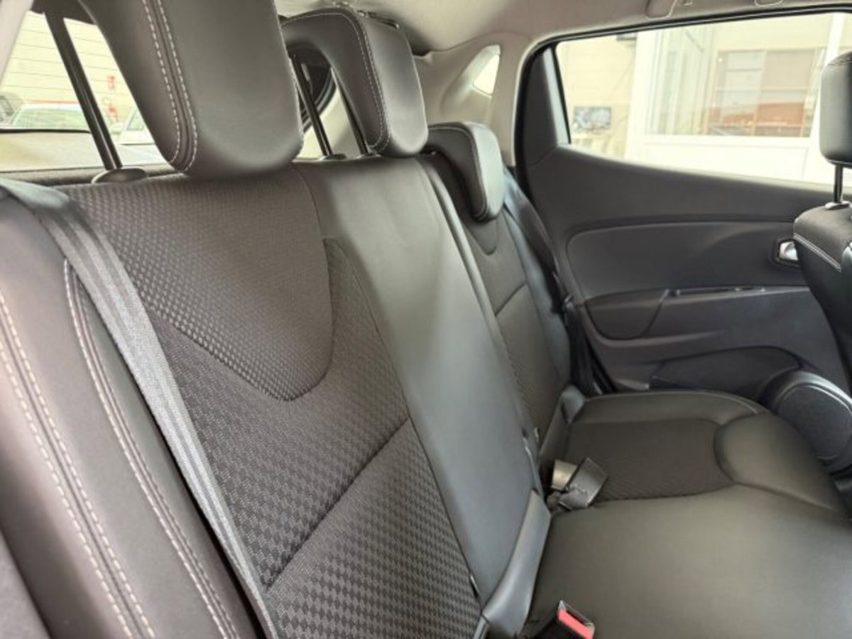 Renault Clio TCe 12V 90 CV 5 porte Moschino Zen (14)
