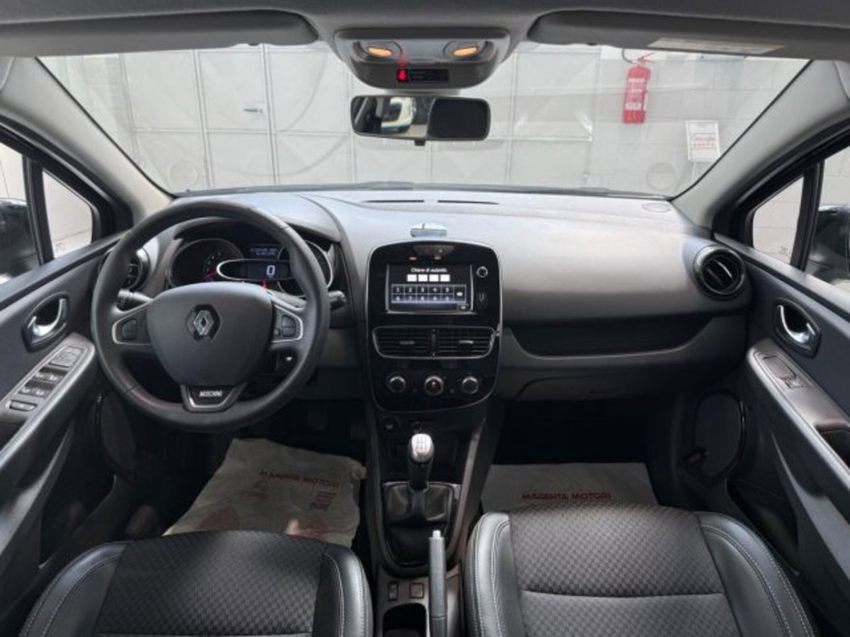 Renault Clio TCe 12V 90 CV 5 porte Moschino Zen (15)