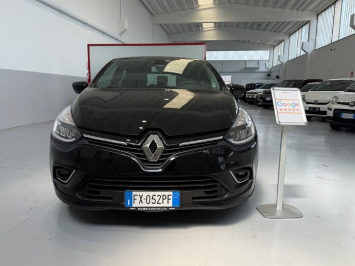 Renault Clio TCe 12V 90 CV 5 porte Moschino Zen (2)