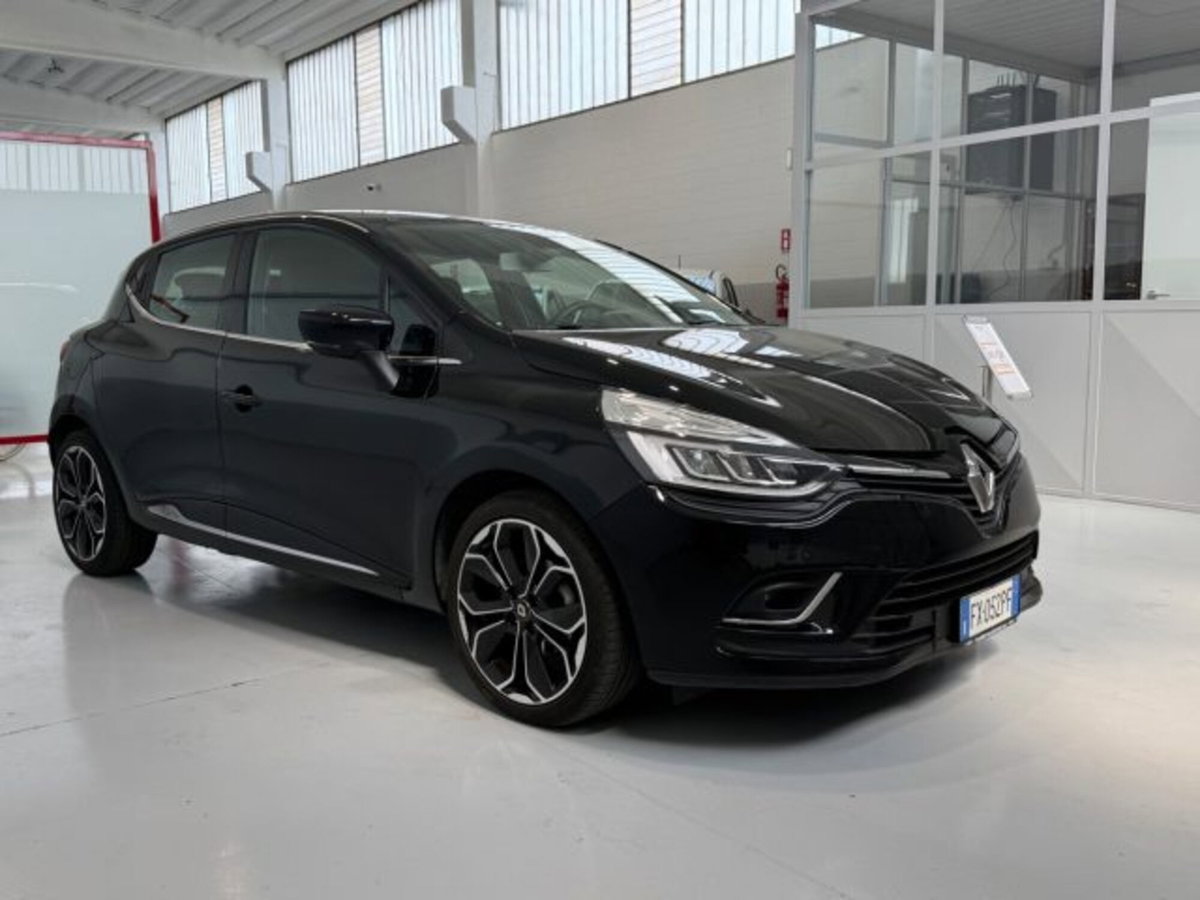 Renault Clio TCe 12V 90 CV 5 porte Moschino Zen (3)