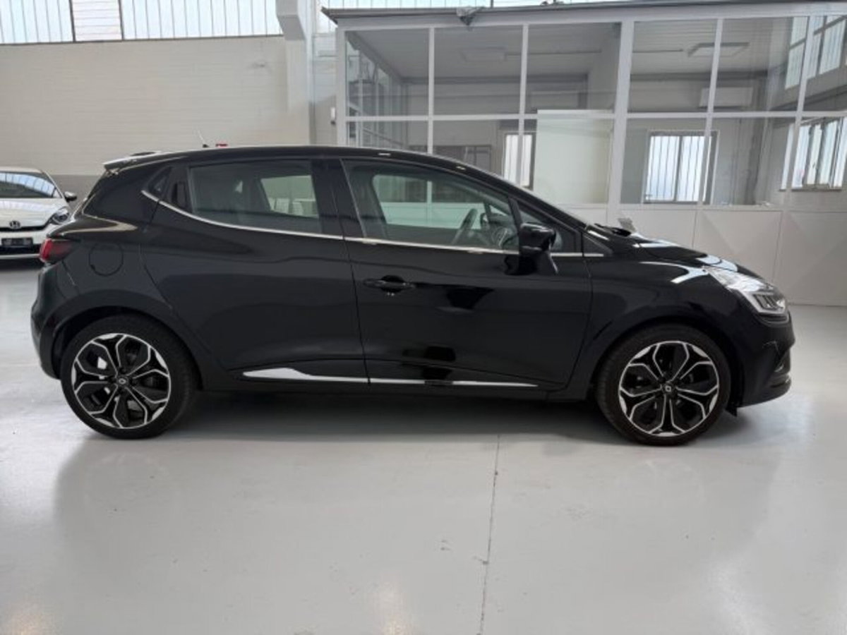 Renault Clio TCe 12V 90 CV 5 porte Moschino Zen (4)