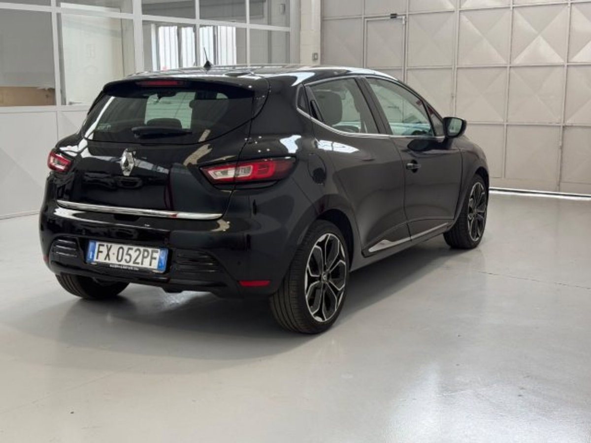 Renault Clio TCe 12V 90 CV 5 porte Moschino Zen (5)