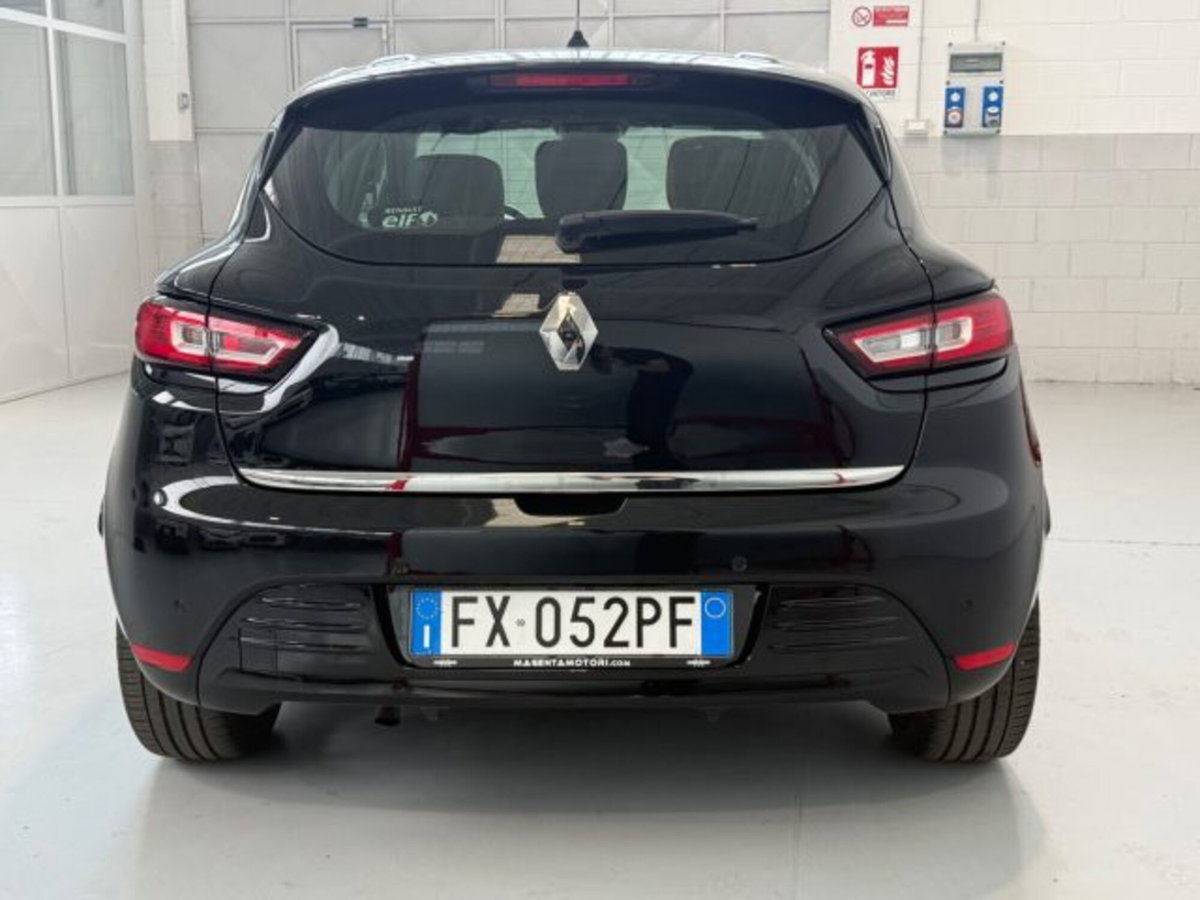 Renault Clio TCe 12V 90 CV 5 porte Moschino Zen (6)