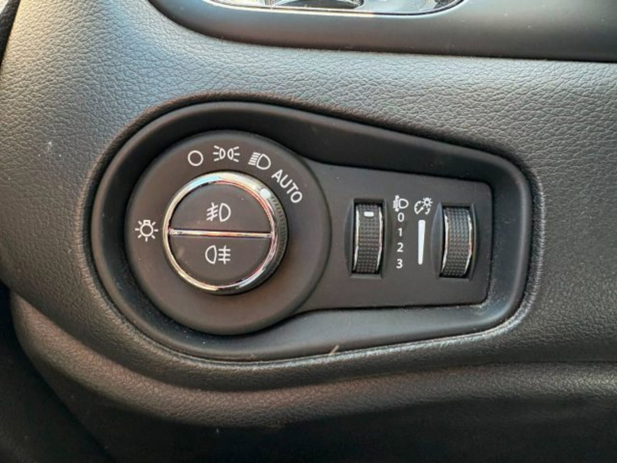 Jeep Renegade 1.6 Mjt 120 CV Night Eagle (13)