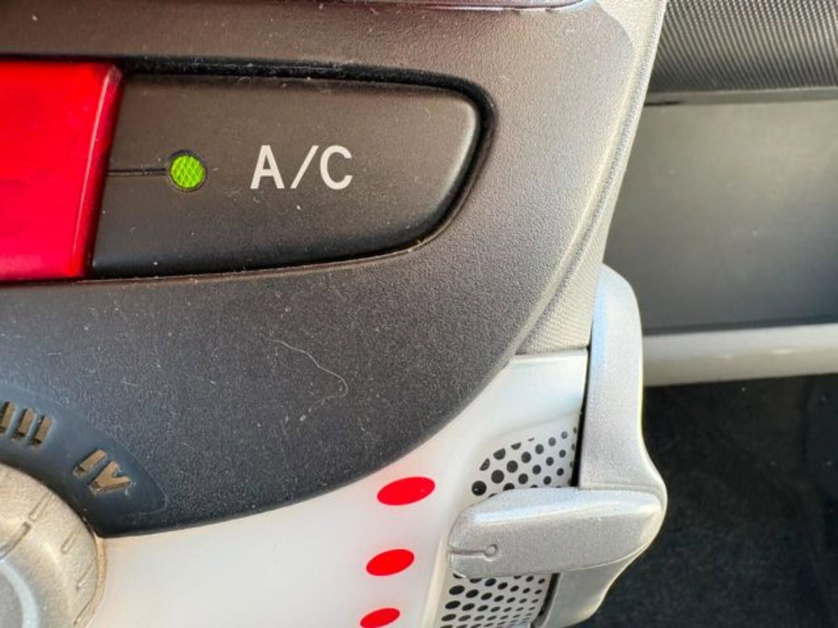 Peugeot 107 68CV 5p. Desir (11)