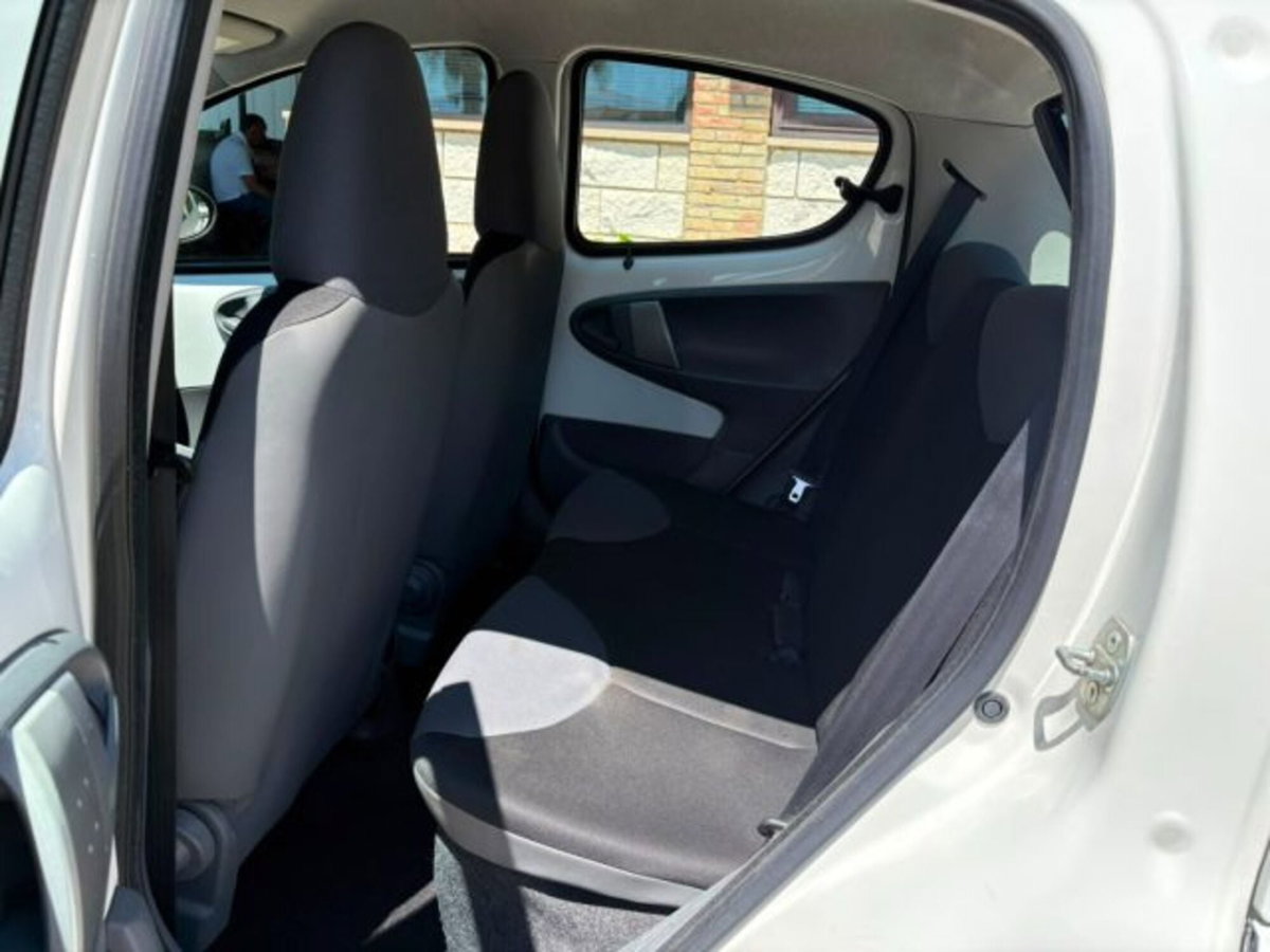 Peugeot 107 68CV 5p. Desir (8)