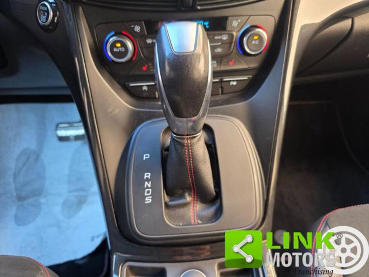 Ford Kuga 2.0 TDCI 150 CV S&S 4WD Powershift ST-Line (11)