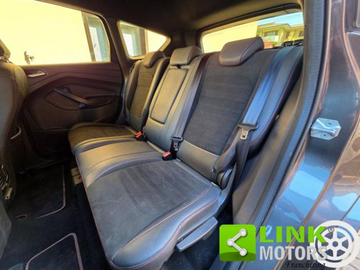 Ford Kuga 2.0 TDCI 150 CV S&S 4WD Powershift ST-Line (6)