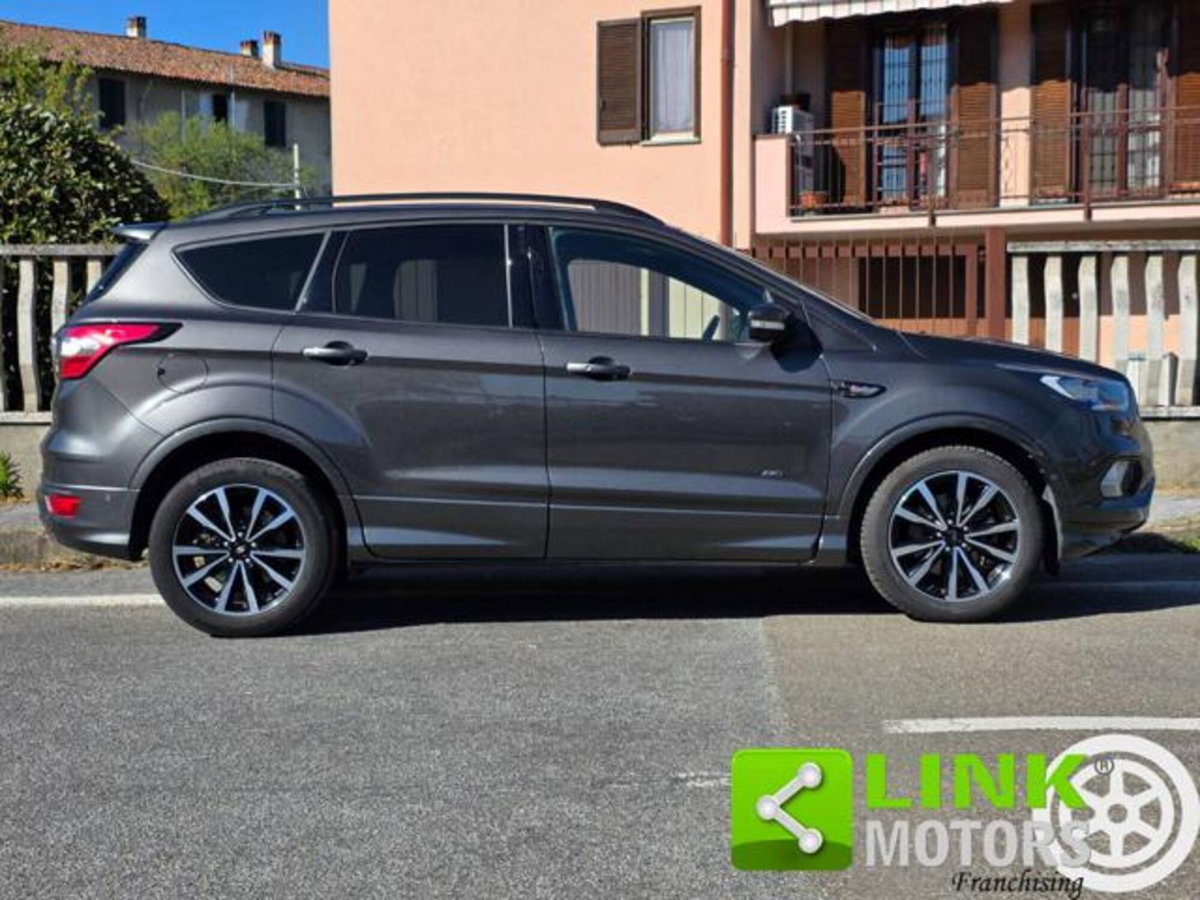 Ford Kuga 2.0 TDCI 150 CV S&S 4WD Powershift ST-Line (9)