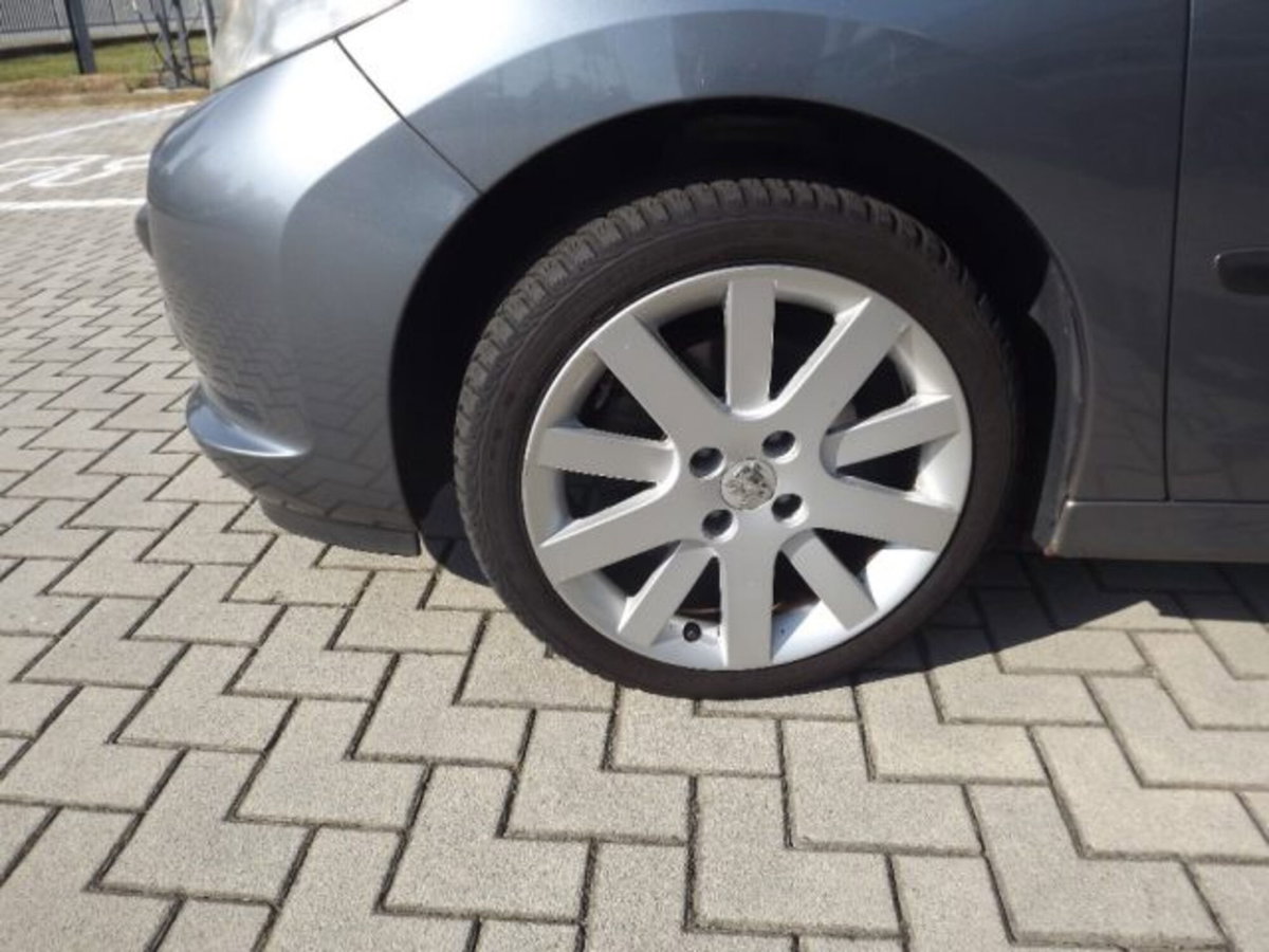 Peugeot 207 Cabrio VTi 120CV CC aut. Féline (10)