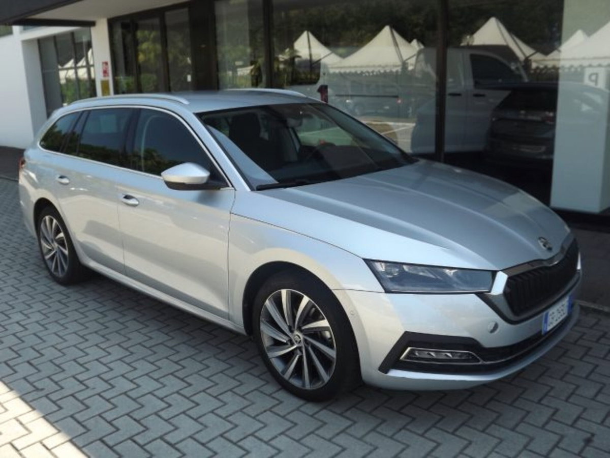 Skoda Octavia Station Wagon iV 1.4 TSI Plug-In Hybrid DSG Wagon Style (3)