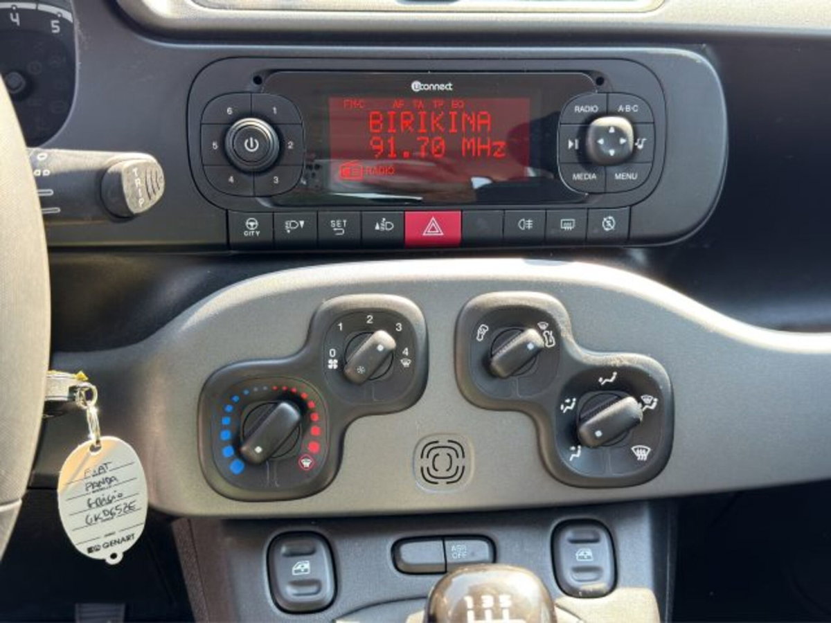 Fiat Panda 1.0 FireFly S&S Hybrid City Cross (16)