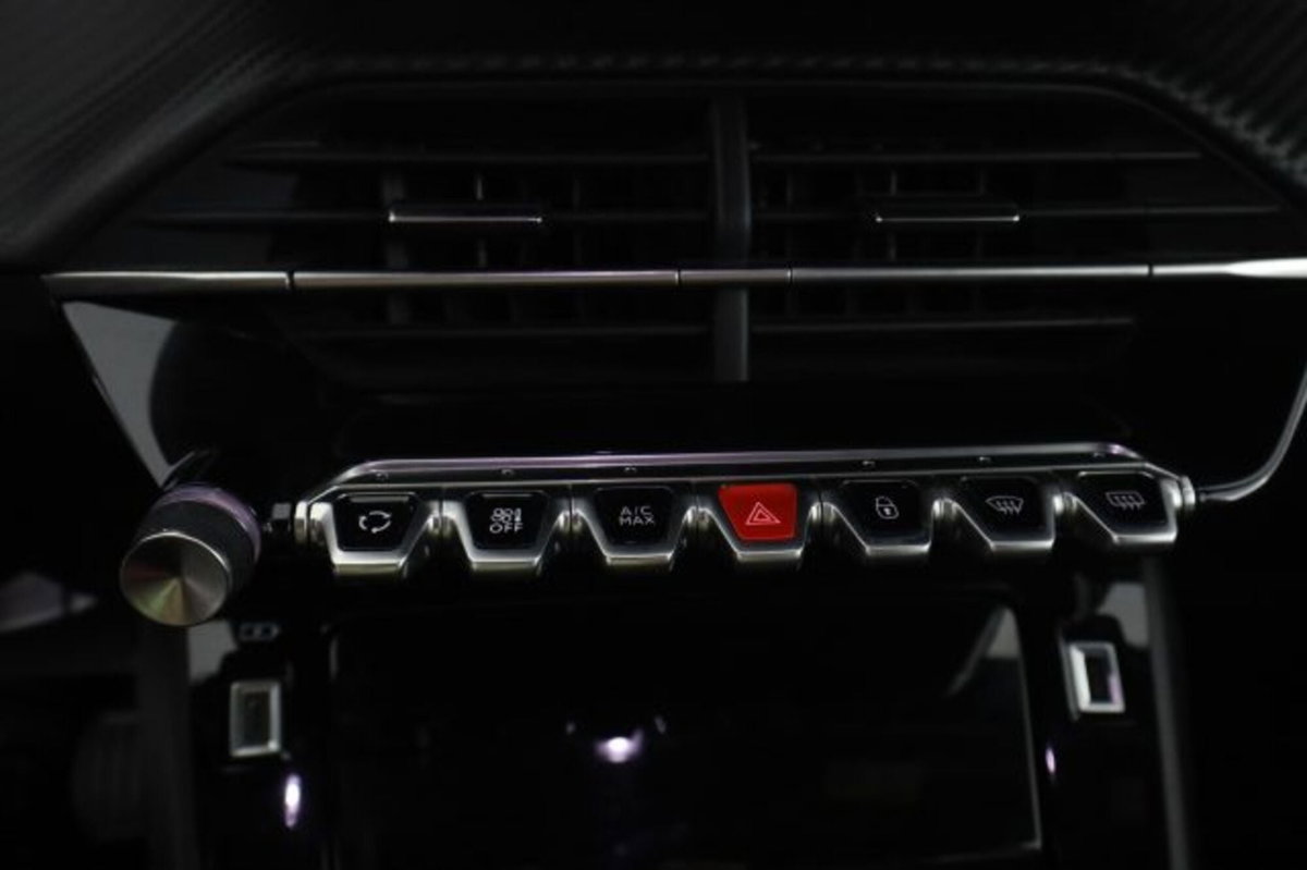 Peugeot 2008 PureTech 100 S&S Allure (12)