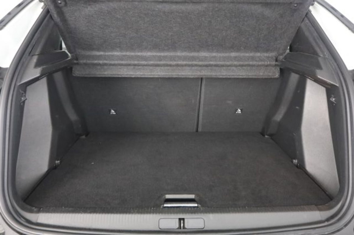 Peugeot 2008 PureTech 100 S&S Allure (6)
