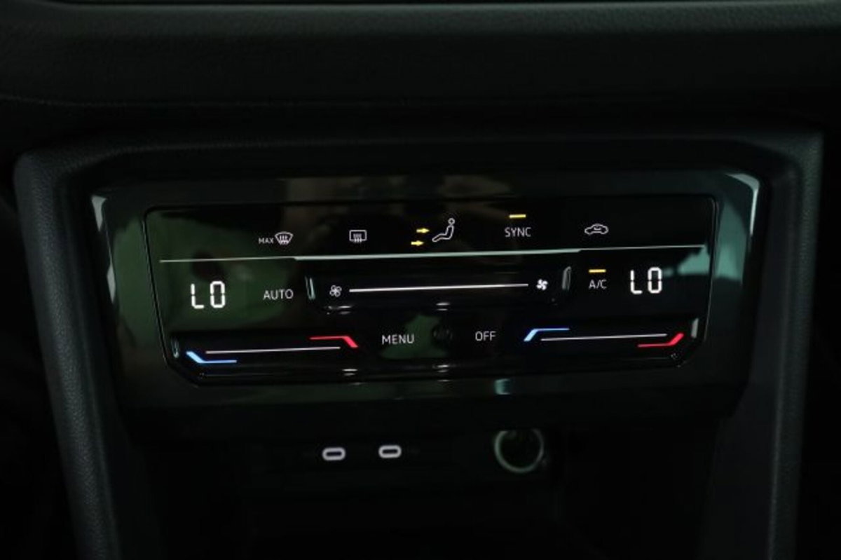 Volkswagen Tiguan 2.0 TDI 150 CV SCR DSG 4MOTION R-Line (12)