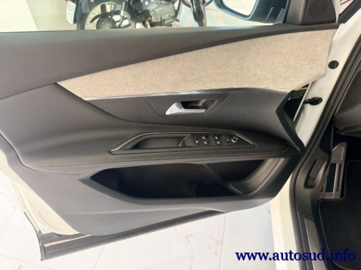 Peugeot 3008 BlueHDi 130 S&S EAT8 GT Pack (10)