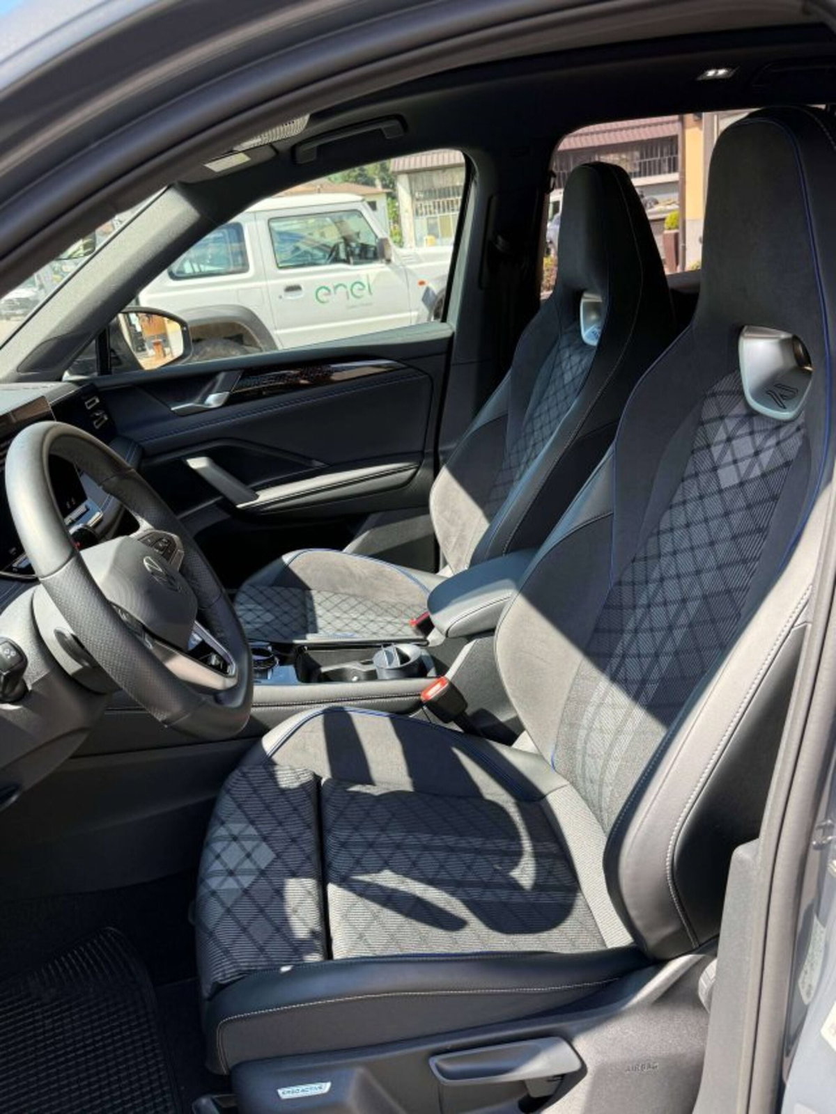 Volkswagen Tiguan 1.5 etsi R-Line 150cv dsg (9)