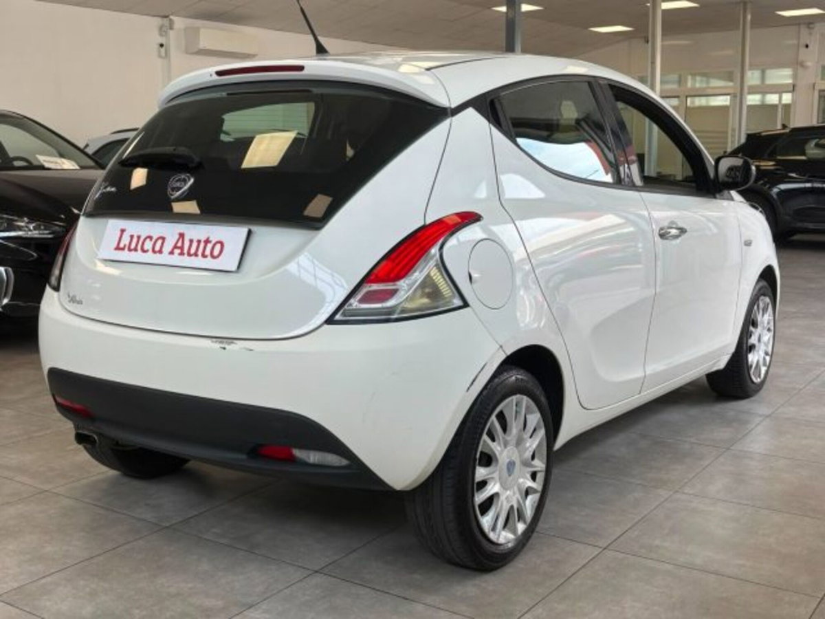 Lancia Ypsilon 1.2 69 CV 5 porte Silver (4)