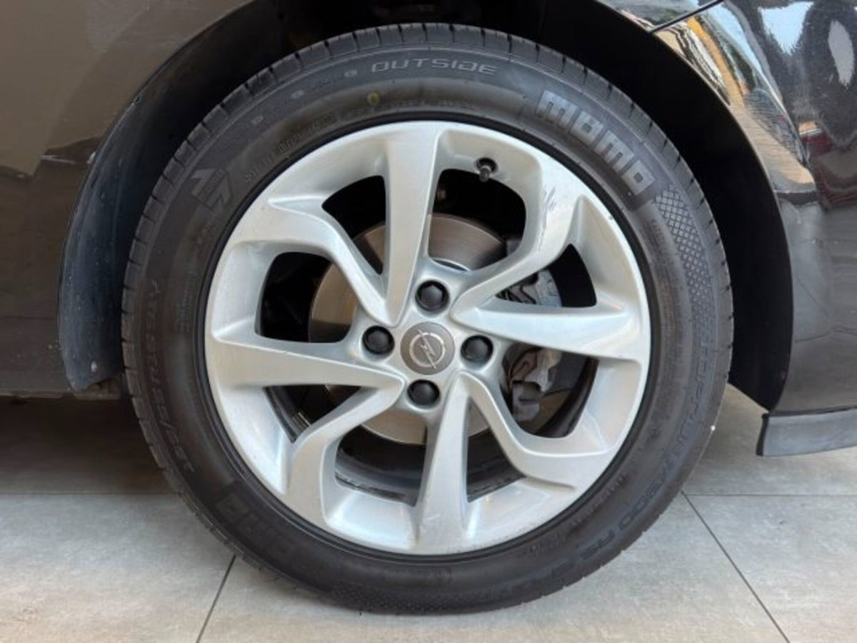 Opel Corsa 1.4 90CV GPL Tech 5 porte n-Joy (7)