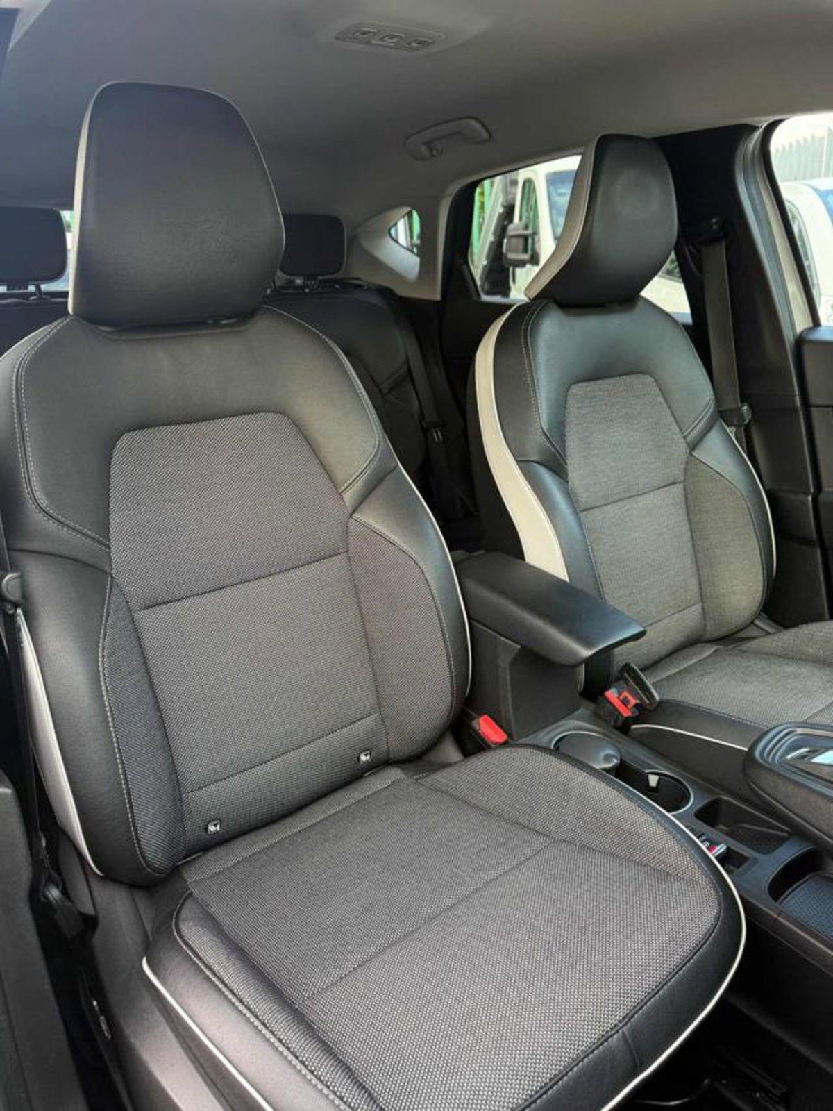 Renault Captur Blue dCi 115 CV EDC Initiale Paris (15)