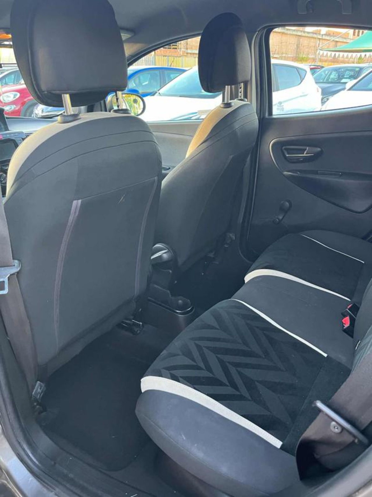Lancia Ypsilon 0.9 TwinAir 85 CV 5 porte Metano Ecochic Platinum (11)