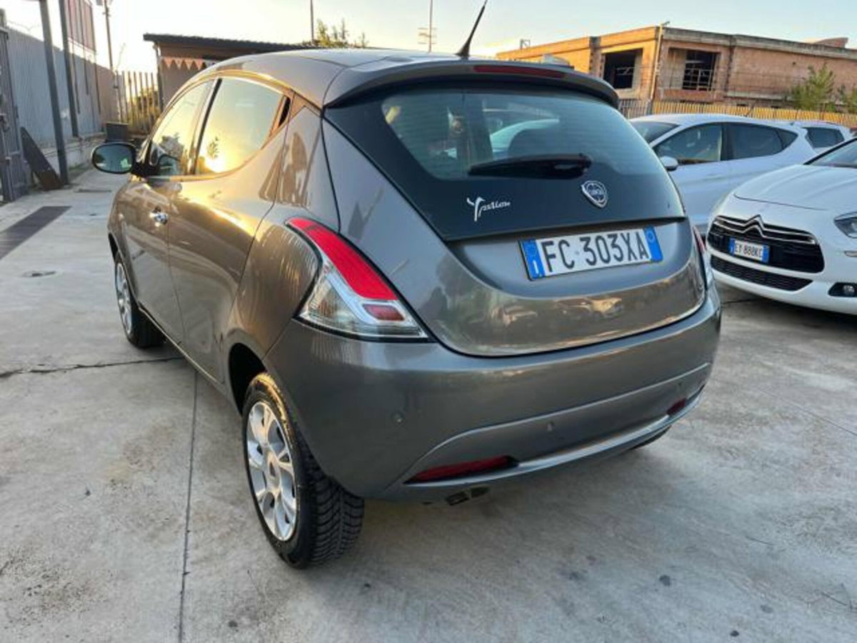 Lancia Ypsilon 0.9 TwinAir 85 CV 5 porte Metano Ecochic Platinum (2)