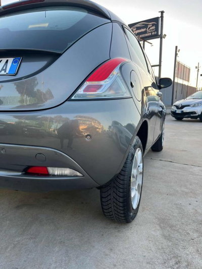 Lancia Ypsilon 0.9 TwinAir 85 CV 5 porte Metano Ecochic Platinum (3)