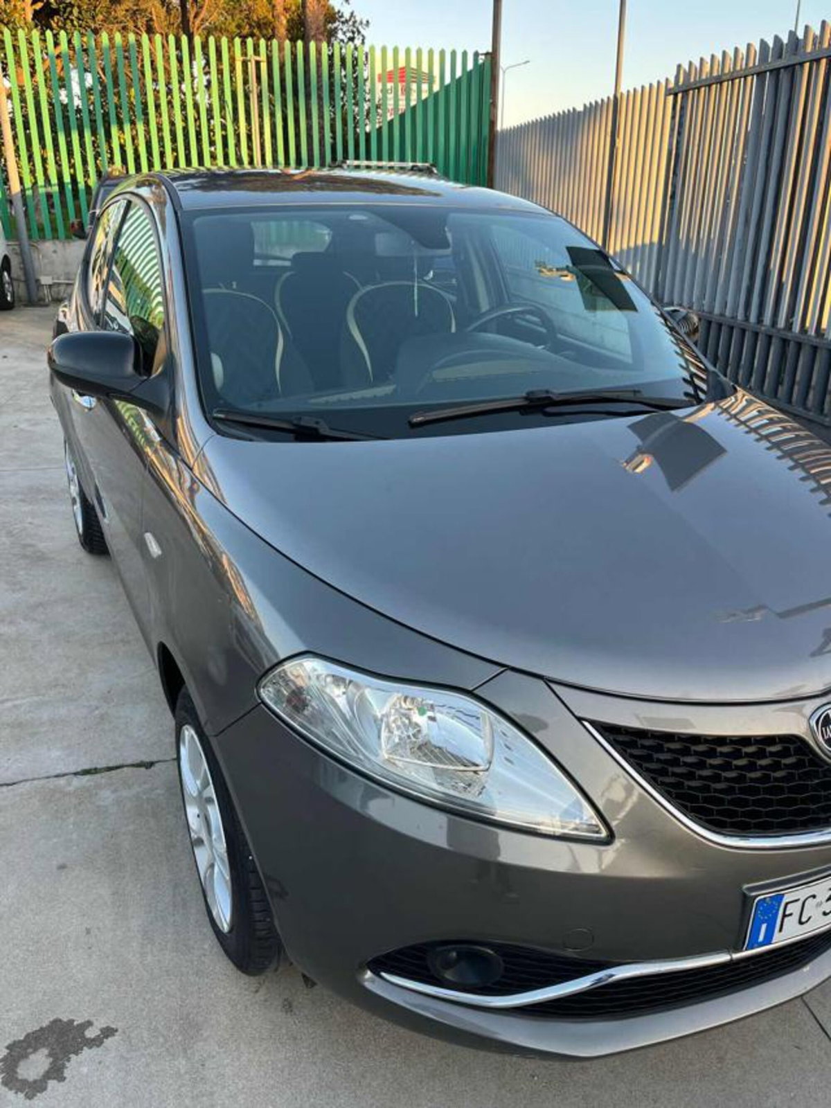 Lancia Ypsilon 0.9 TwinAir 85 CV 5 porte Metano Ecochic Platinum (6)