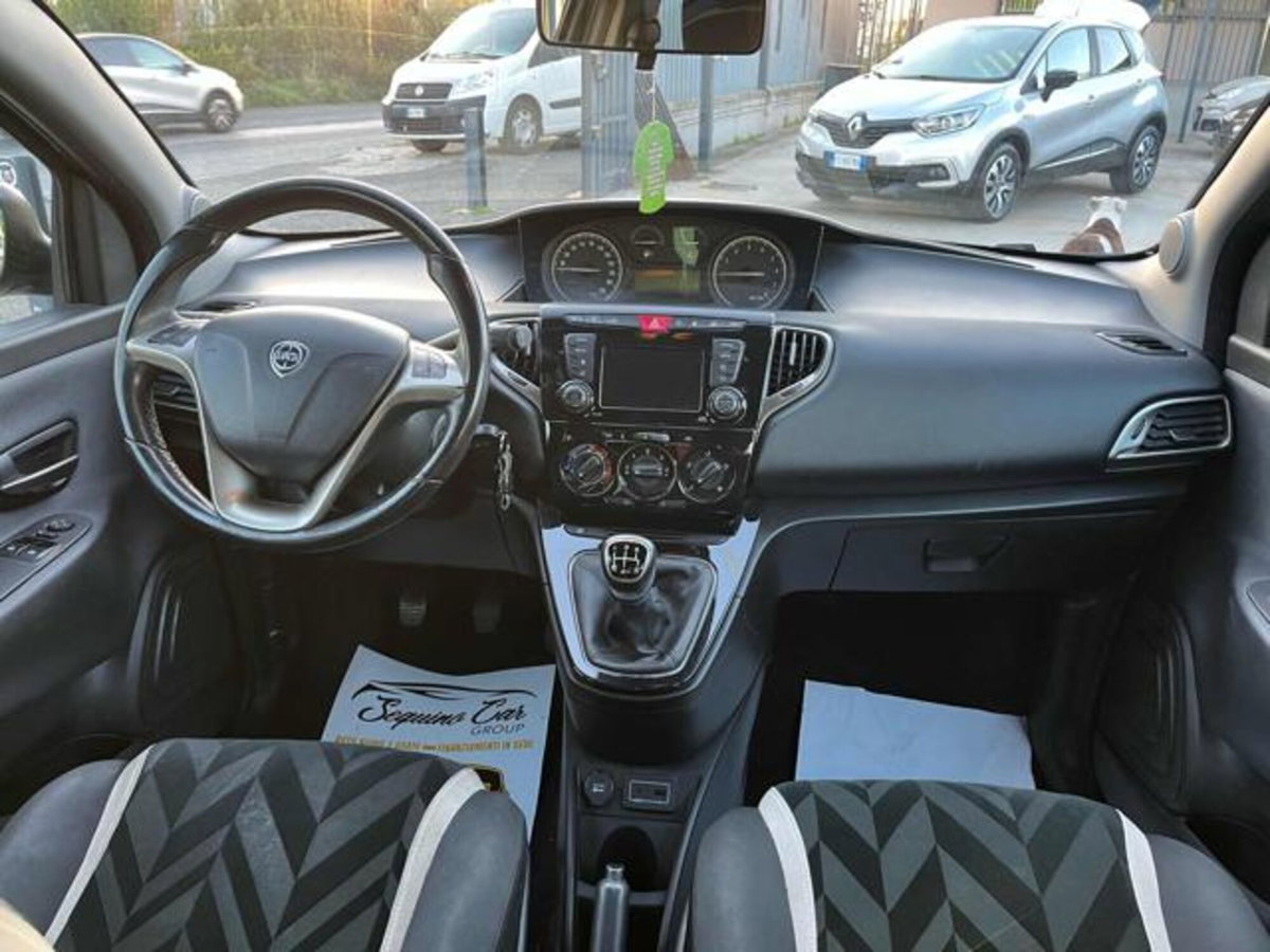 Lancia Ypsilon 0.9 TwinAir 85 CV 5 porte Metano Ecochic Platinum (8)
