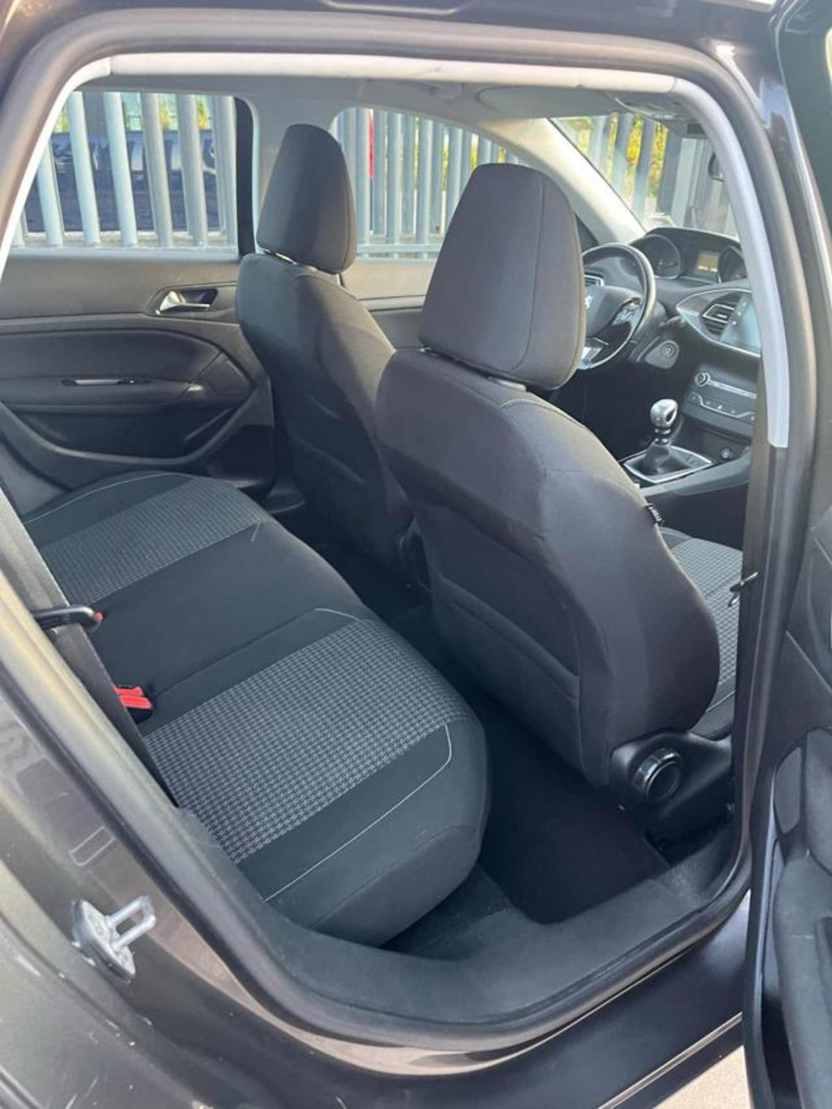 Peugeot 308 SW BlueHDi 130 S&S Business (12)