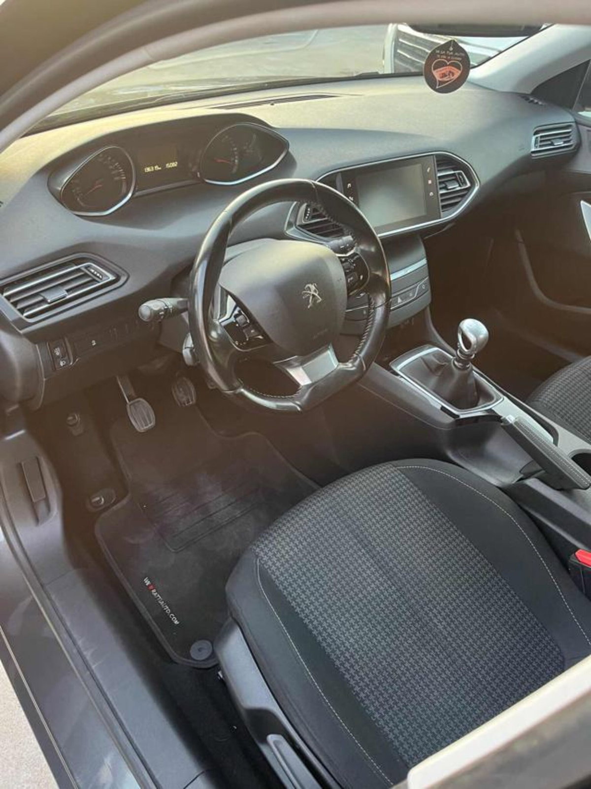Peugeot 308 SW BlueHDi 130 S&S Business (8)