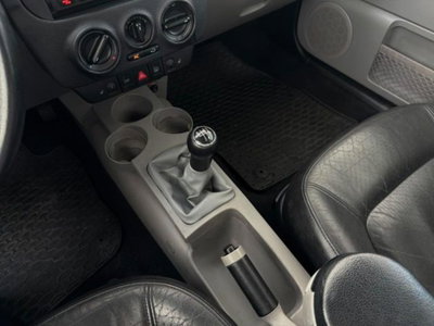 Volkswagen New Beetle 2.0 (11)
