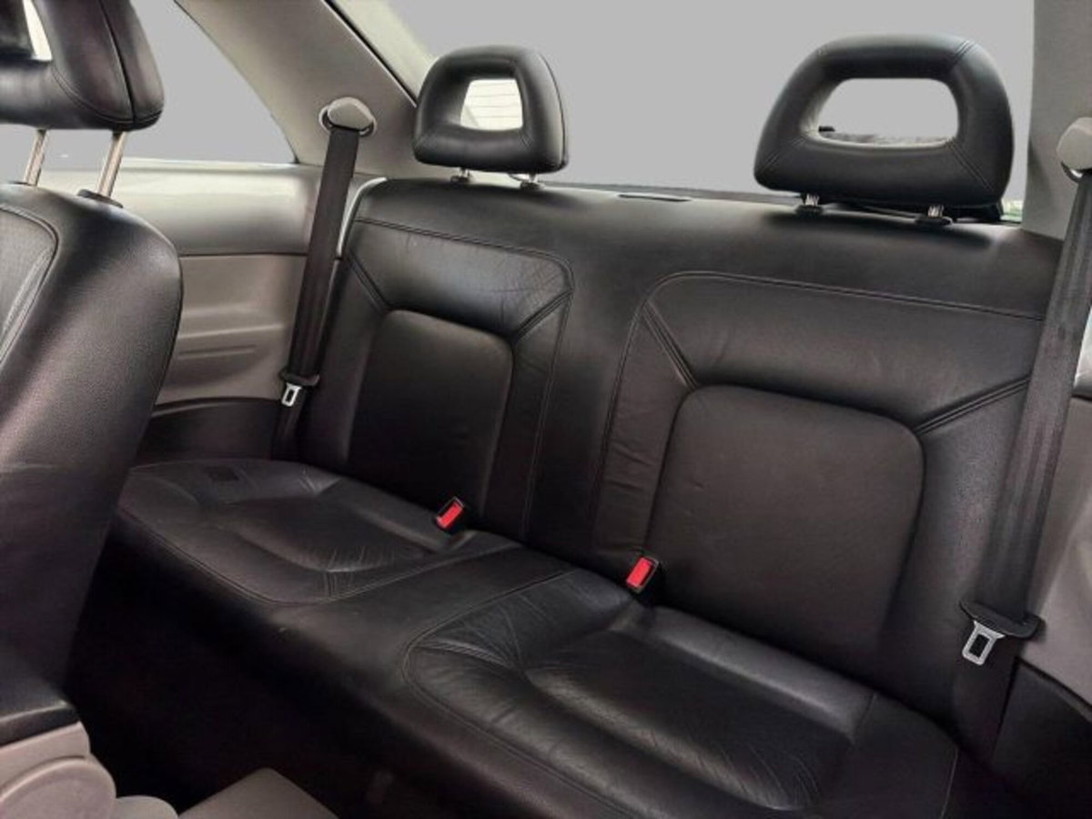 Volkswagen New Beetle 2.0 (13)